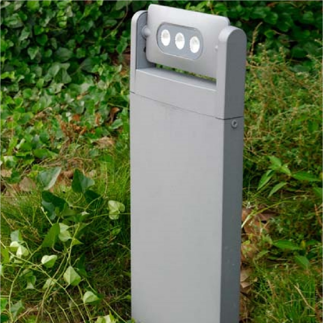 MINI LEDSPOT Bollard Light_6146S_1_526 Placed in Garden